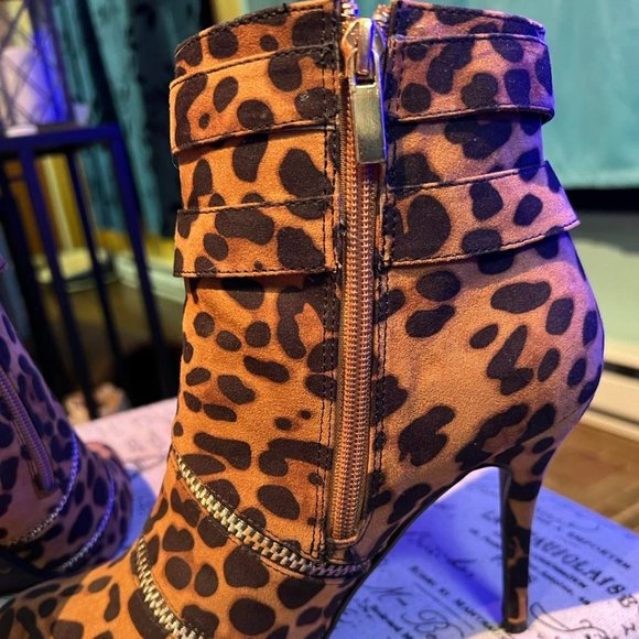 High heel Leopard Print Boots - Picture 6 of 6